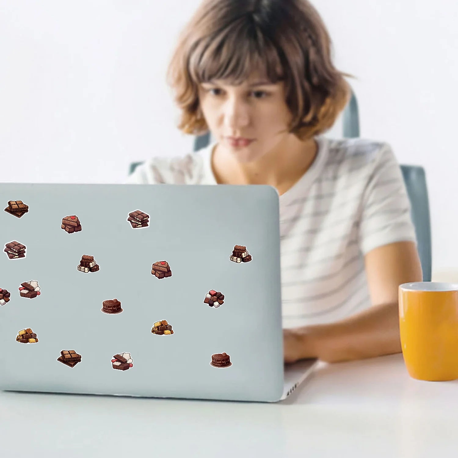 1Roll(500Pcs) Sweet Chocolate Dessert Pattern Stickers 2.5cm/1.0'' 8 Designs Decals Diy Adorn Gifts Suitable for Gift Home Decor